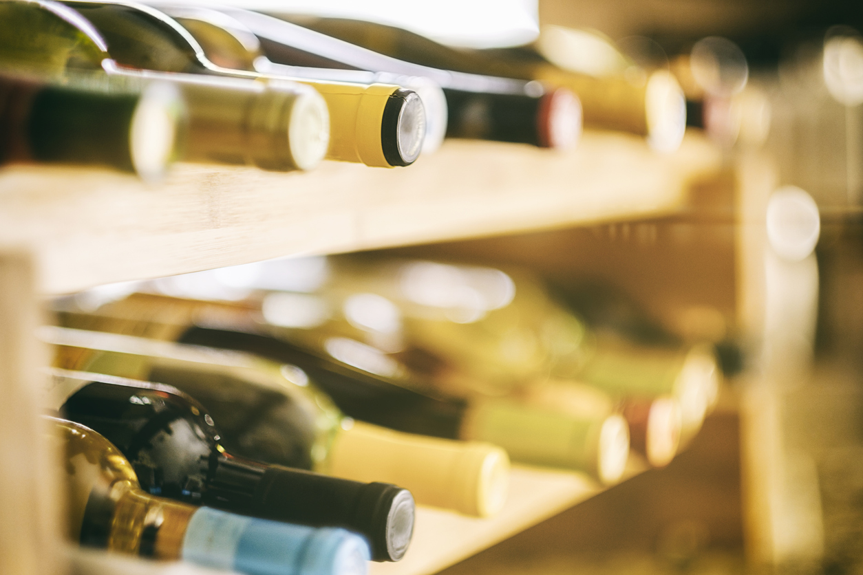 Pourquoi les bouteilles de vin se conservent-elles “couchées” ?